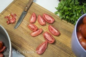 Маринованные помидоры быстрые: Нарезать помидоры