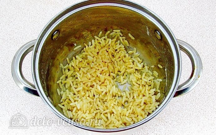 Салат с кальмарами и рисом: Сварить рис