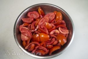 Вяленые помидоры: Добавить оливковое масло