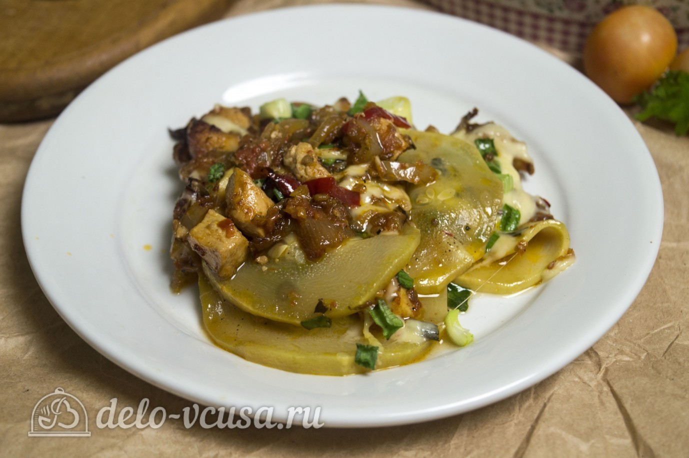 Запеченные кабачки с курицей и овощами