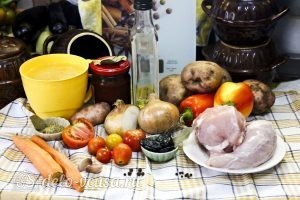Жаркое с курицей и черносливом в горшочках: Ингредиенты