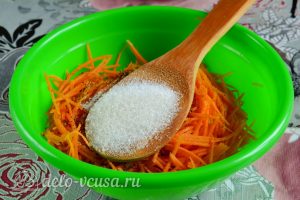 Морковь по-корейски с приправой: Добавить сахар