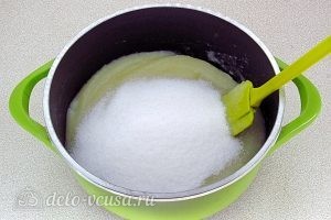 Повидло яблочное с ванилином: Добавить сахар