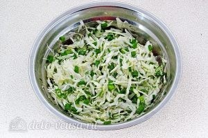 Салат из капусты с зеленью: Все хорошо перемешать