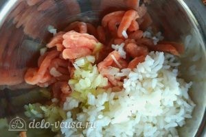 Тефтели из индейки с рисом: Смешиваем фарш