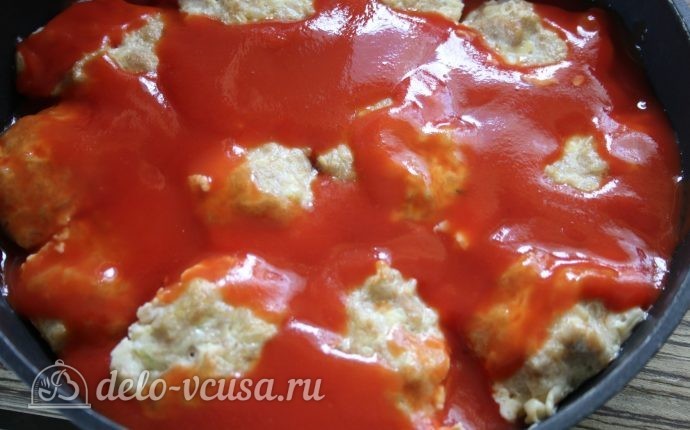 Тефтели из индейки с рисом: Заливаем соком Тефтели из индейки с рисом: Заливаем соком