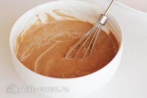 Шоколадный торт с персиками: Соединить все ингредиенты для теста