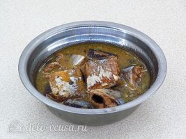 Суп из рыбной консервы с рисом: Подготовить консервы