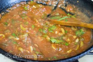 Спагетти Путанеска с помидорами и анчоусами: Снять соус с огня