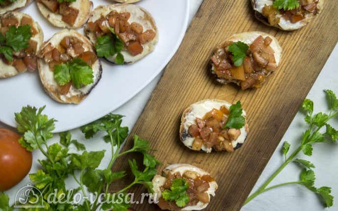 Рецепт брускетта с помидорами и сыром