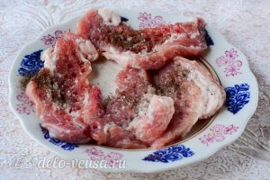 Мясо по-французски из свинины с помидорами: Отбить мясо