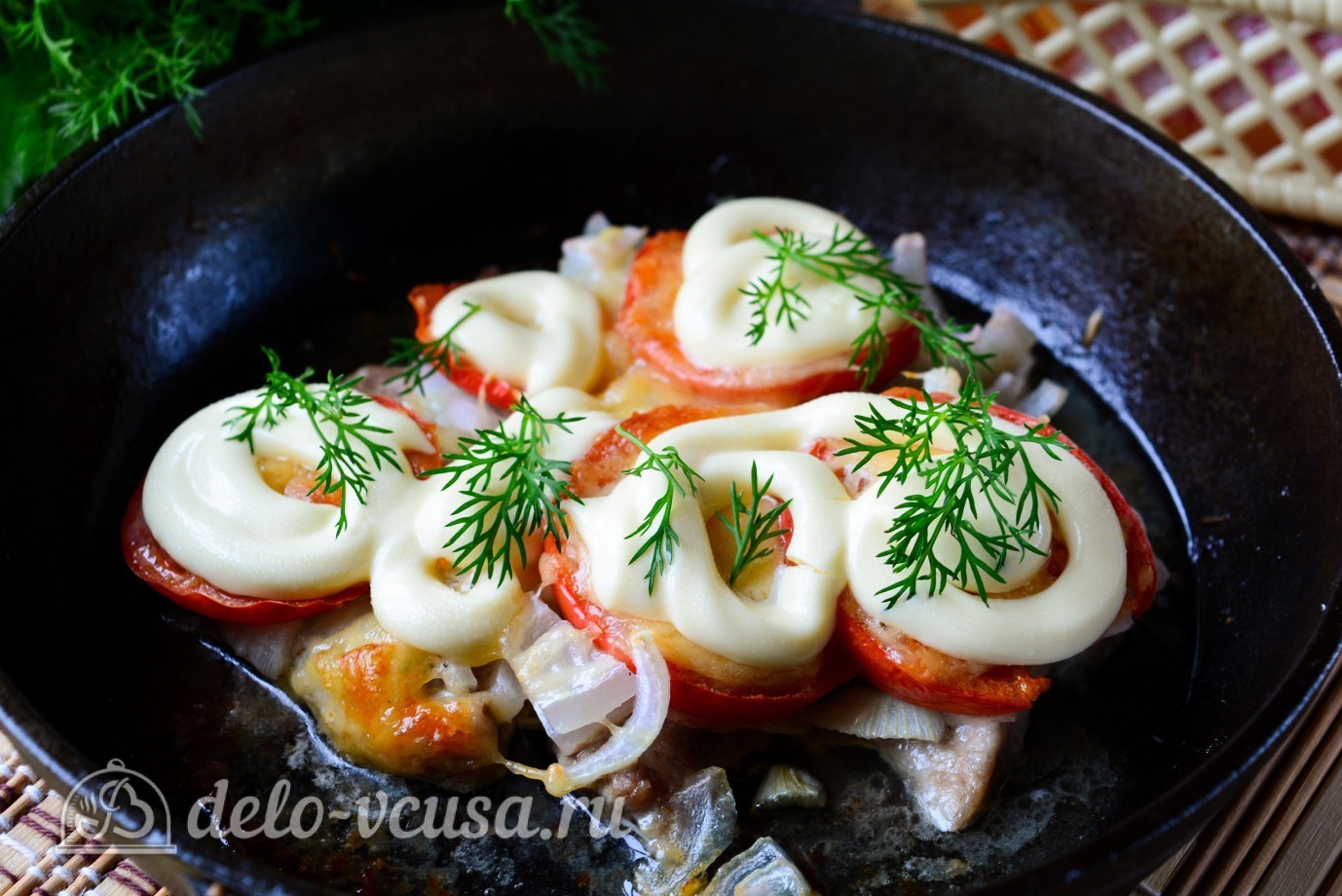 Мясо по-французски из свинины с помидорами