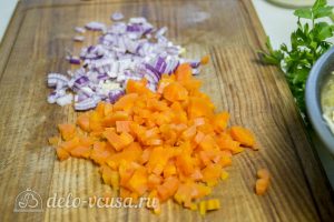 Рулет из сельди с яйцом: Морковь и лук измельчить