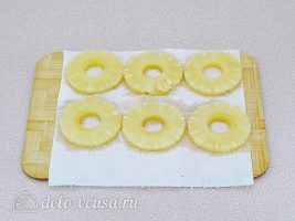 Ананасы в слоеном тесте: Подготовить ананасы