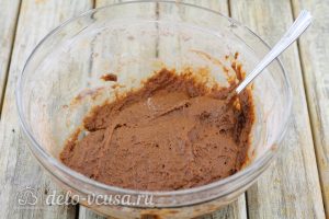 Шоколадный кекс с малиной: Замесить тесто