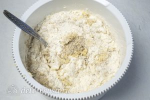Ореховое песочное тесто: Добавить муку
