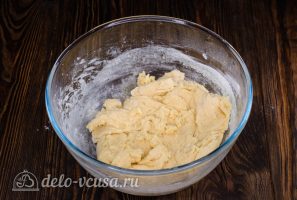 Пирожное Персики: Перемешать тесто
