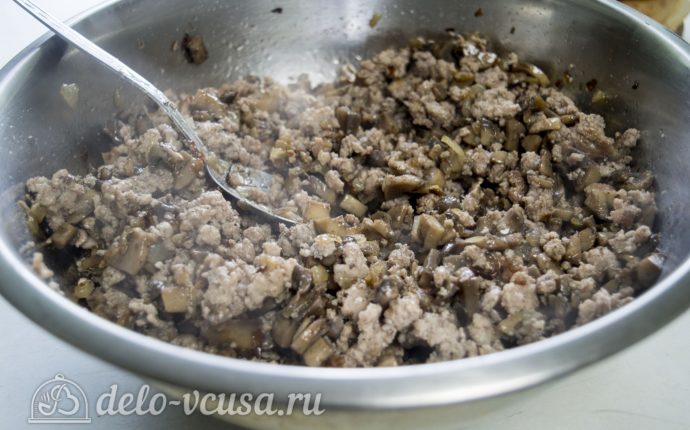 Блины с грибами и мясом: Перемешать начинку