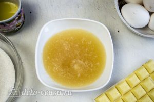 Лимонно-клубничный муссовый торт: Залить желатин