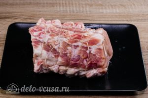 Буженина в духовке: Перевязать мясо ниткой
