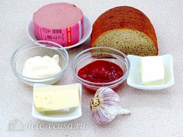 Горячие бутерброды с колбасой и сыром: Ингредиенты