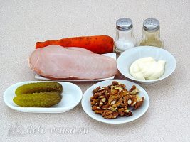 Салат с курицей и грецкими орехами