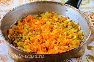 Суп из квашеной капусты: Приготовить зажарку