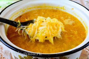 Суп из квашеной капусты: Добавить капусту