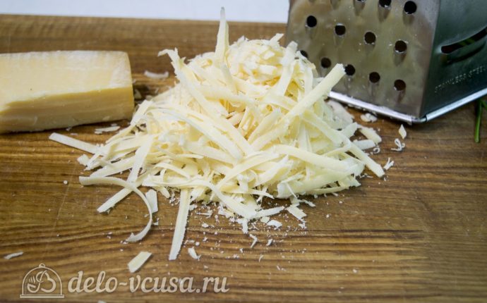 Треска, запеченная с сыром: Натереть сыр