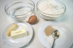 Дрожжевые булочки с сыром: Ингредиенты