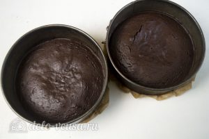 Шоколадный торт с вишней: Достать из духовки