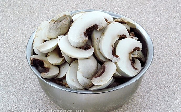 Лечо с грибами на зиму: Очистить и нарезать шампиньоны Лечо с грибами на зиму: Очистить и нарезать шампиньоны