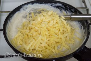 Макароны с курицей и сырным соусом: Добавить сыр