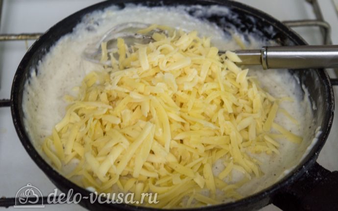 Макароны с курицей и сырным соусом: Добавить сыр