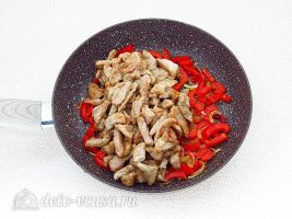 Мясо по-китайски с овощами: Обжарить мясо с овощами
