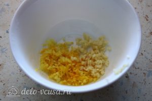 Креветки в панировке с соусом Айоли: Смешать цедру и чеснок
