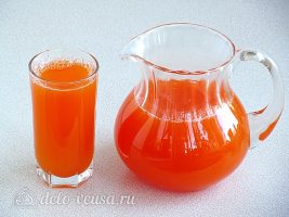Напиток из яблок и моркови готов