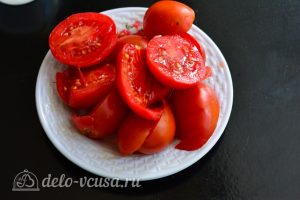 Хреновина из помидоров на зиму без варки: Разрезать помидоры