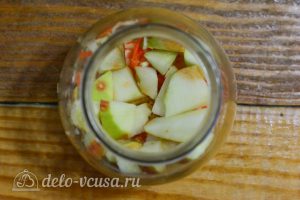 Квашеная капуста с яблоками: Добавьте яблоки