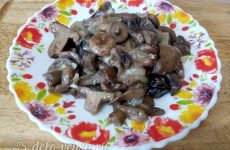 Жареные грибы с чесноком
