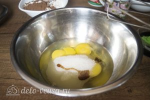 Муссовое пирожное Мишки:Взбить яйца с сахаром