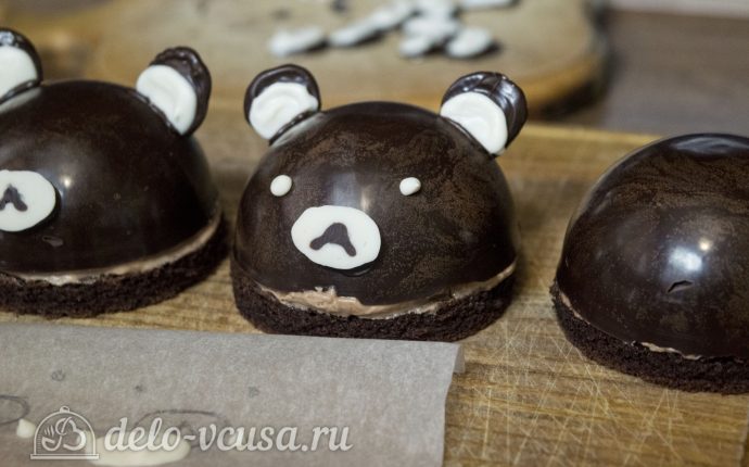 Муссовое пирожное Мишки: Украсить пирожное