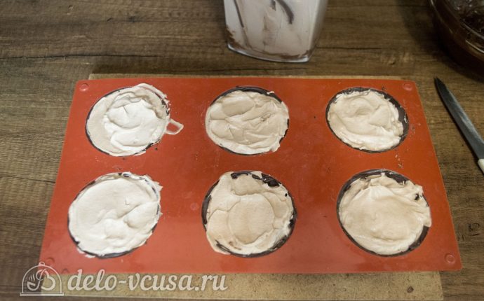 Муссовое пирожное Мишки: Заполнить формы муссом