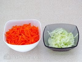 Салат из сердца с огурцами: Измельчить лук и морковь
