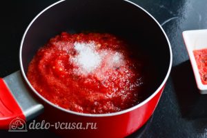 Соус из сливы к мясу на зиму: Добавить специи, сахар и соль
