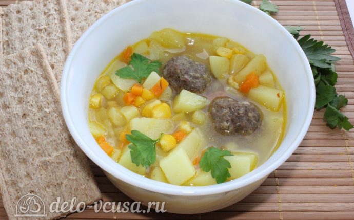 Суп с кукурузой и фрикадельками готов