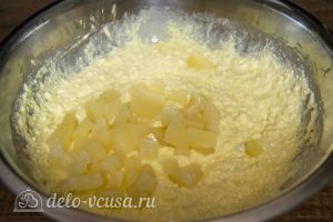 Творожная запеканка с ананасами: Добавить ананасы