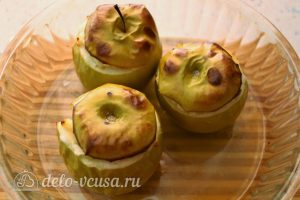 Запеченные яблоки с творогом в духовке: Накрыть крышками