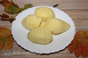 Картошка-гармошка с грибами: Надрезать картофель