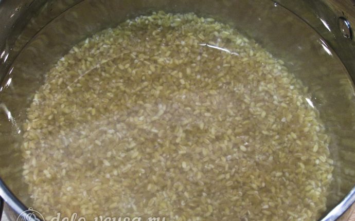 Рождественская кутья из пшеницы: Заливаем водой и ставим на газ